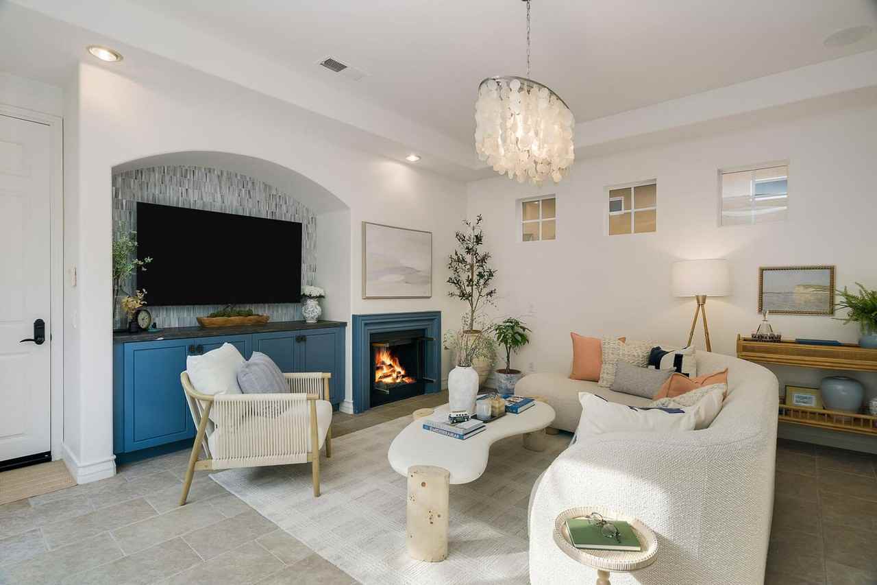 409 N Cedros Ave - Photo 2 of 29