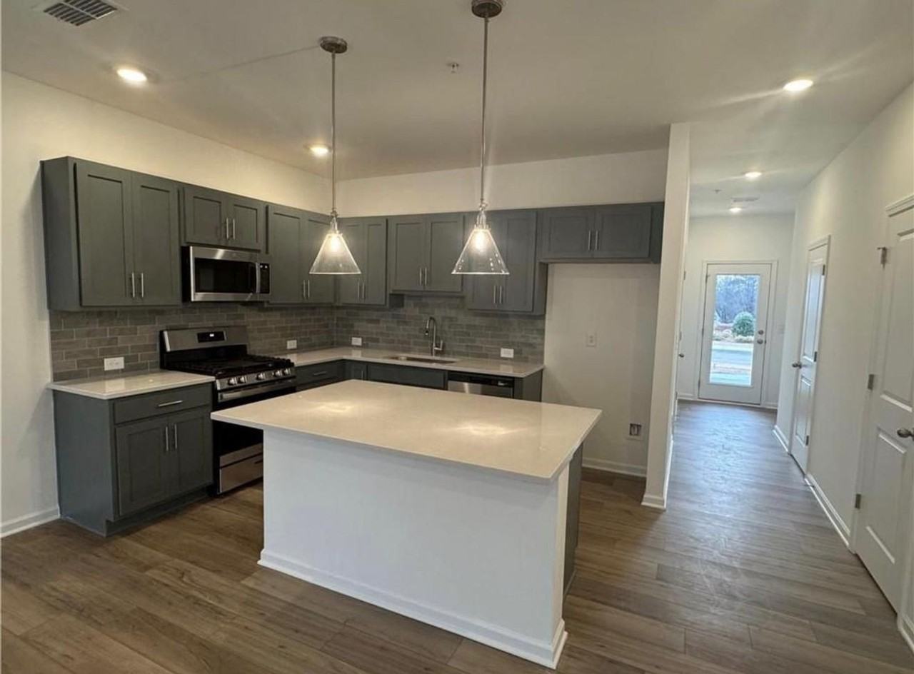 5536 Highland St - Photo 7 of 17