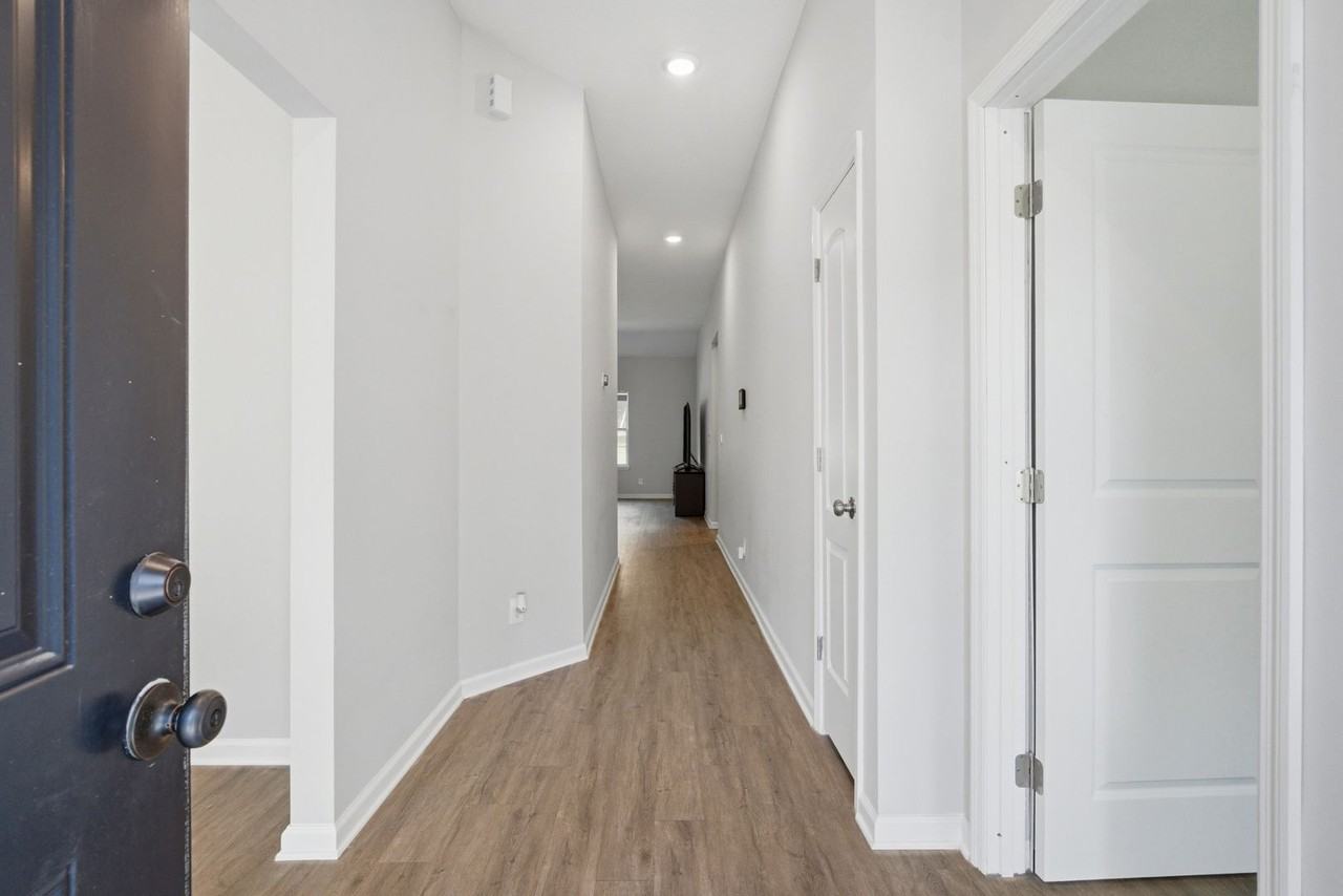 94 Sorrel St - Photo 4 of 40