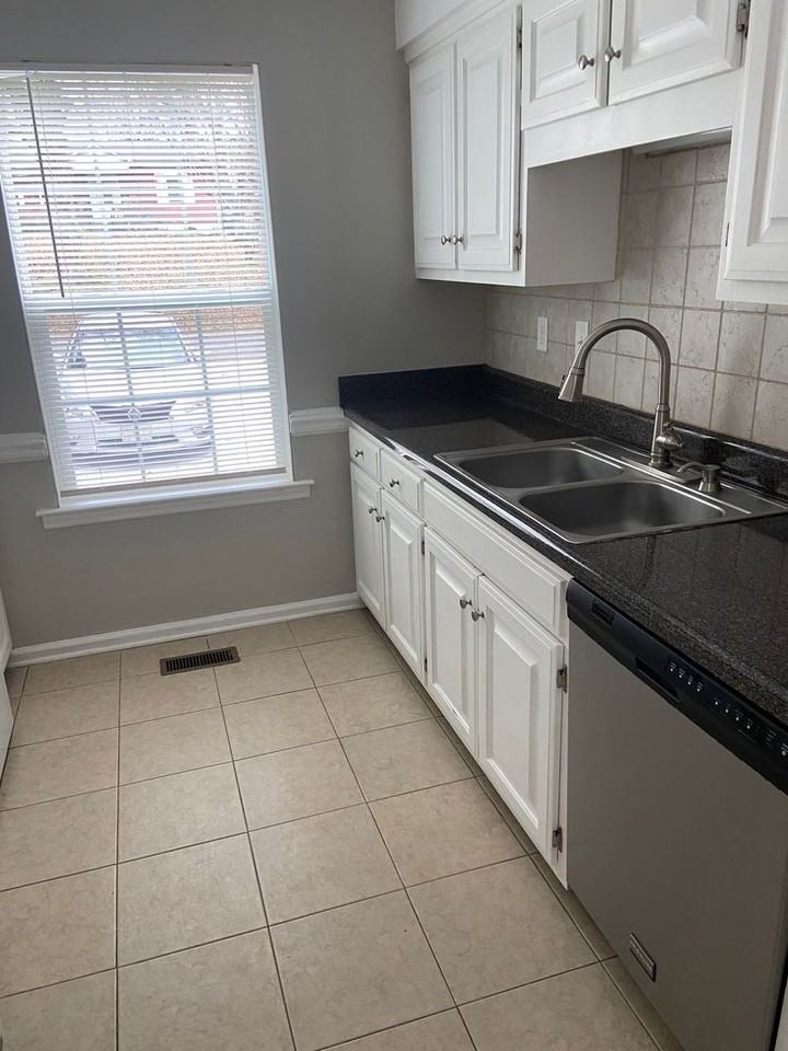 104 Oak Ave - Photo 3 of 24