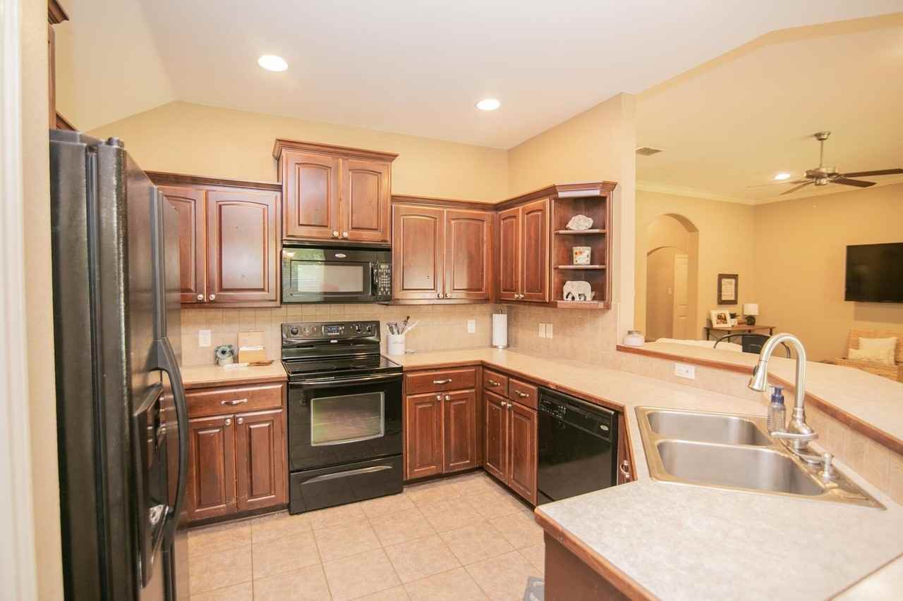 309 Bois D Arc St - Photo 6 of 18