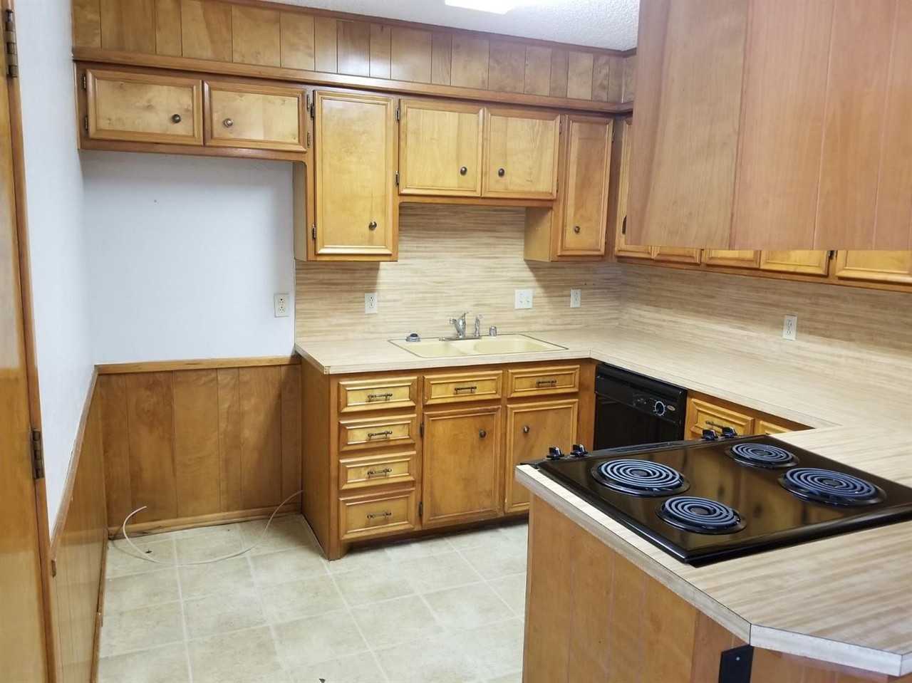 7714 Albany Ave Apt A - Photo 6 of 10