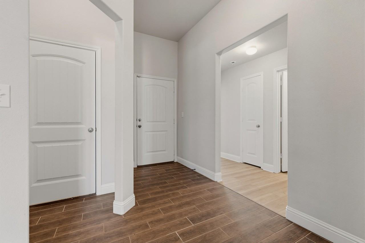 13810 Avenue W - Photo 4 of 25