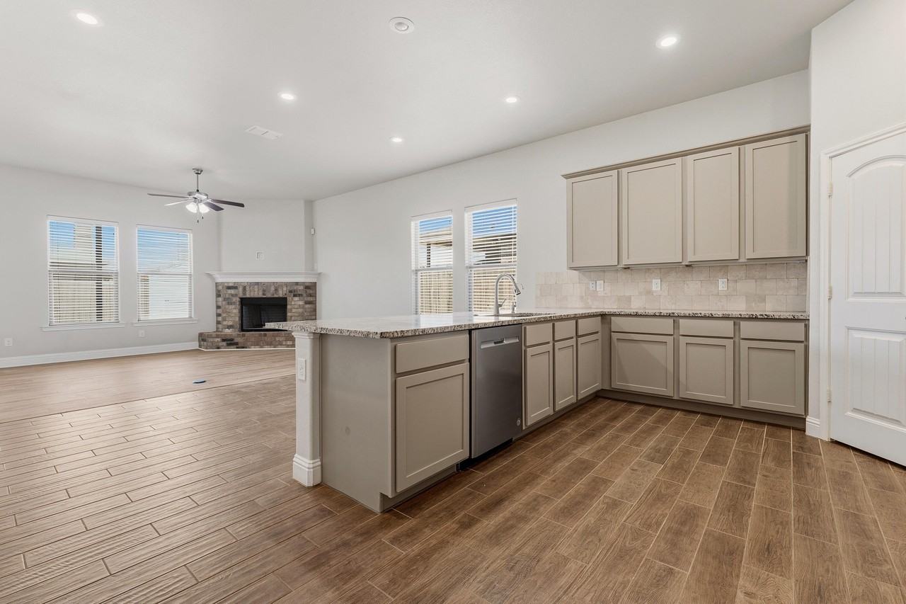 13810 Avenue W - Photo 6 of 25