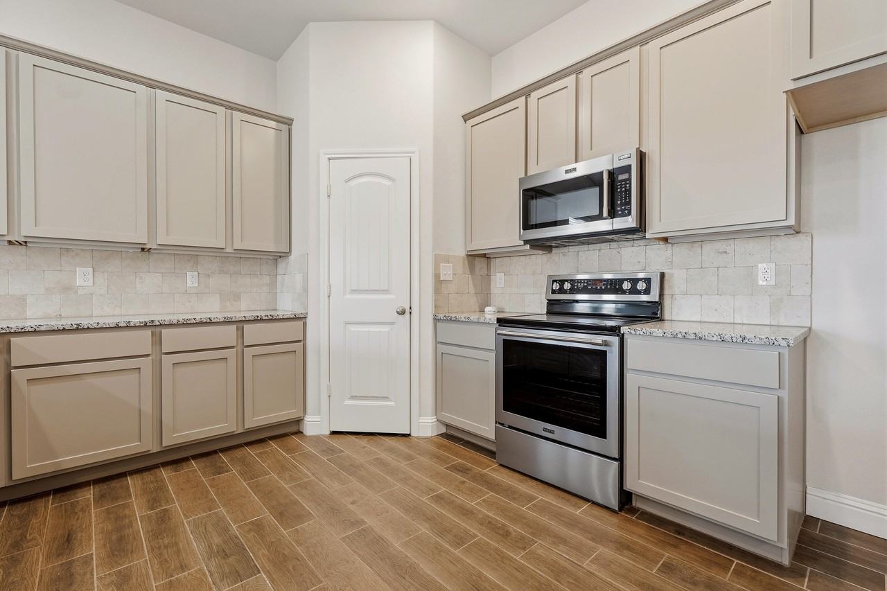 13810 Avenue W - Photo 7 of 25