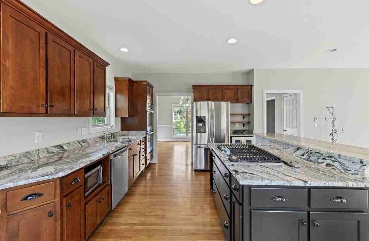 2505 Eastway Dr - Photo 4 of 26