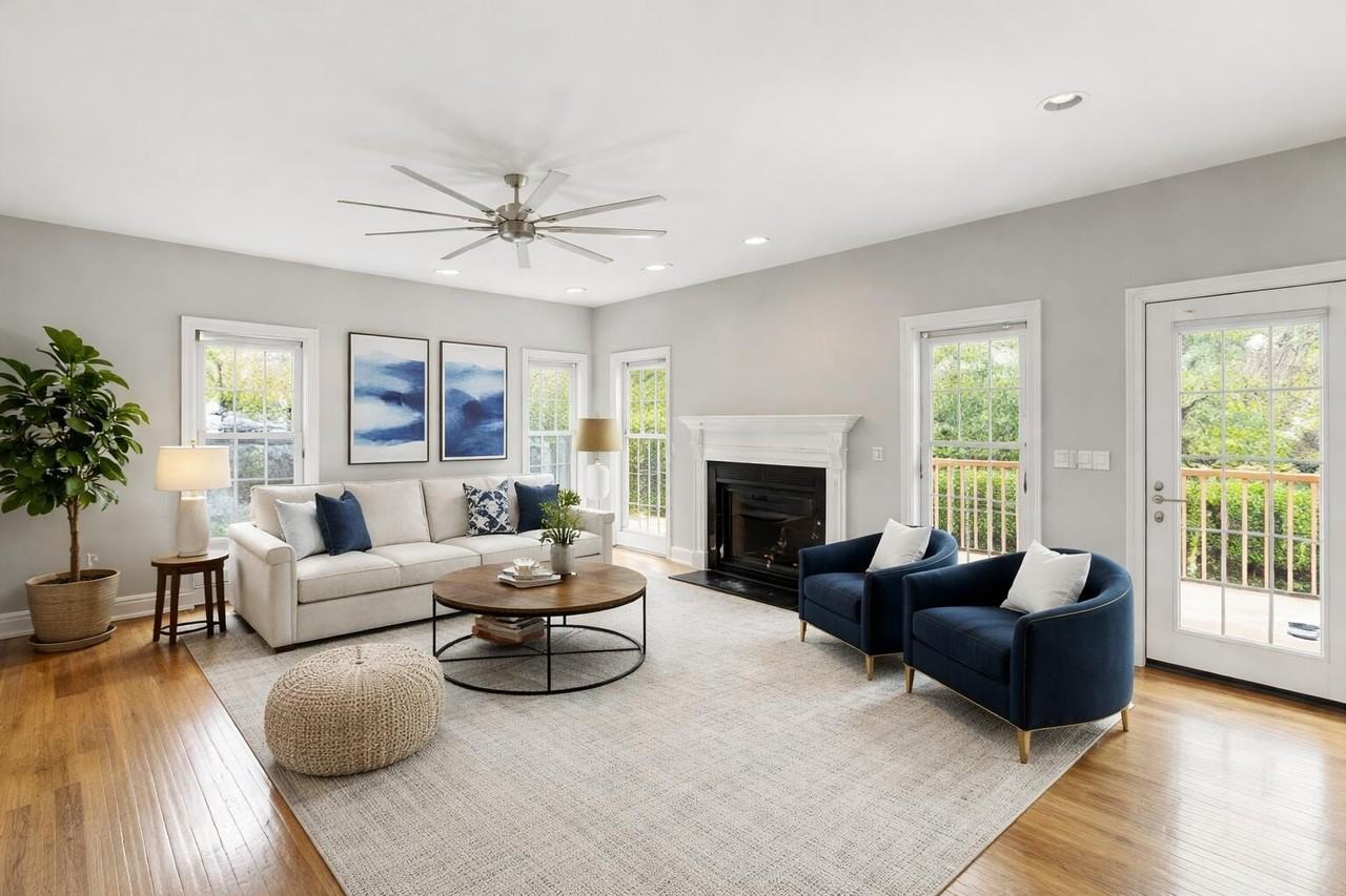 2505 Eastway Dr - Photo 6 of 26