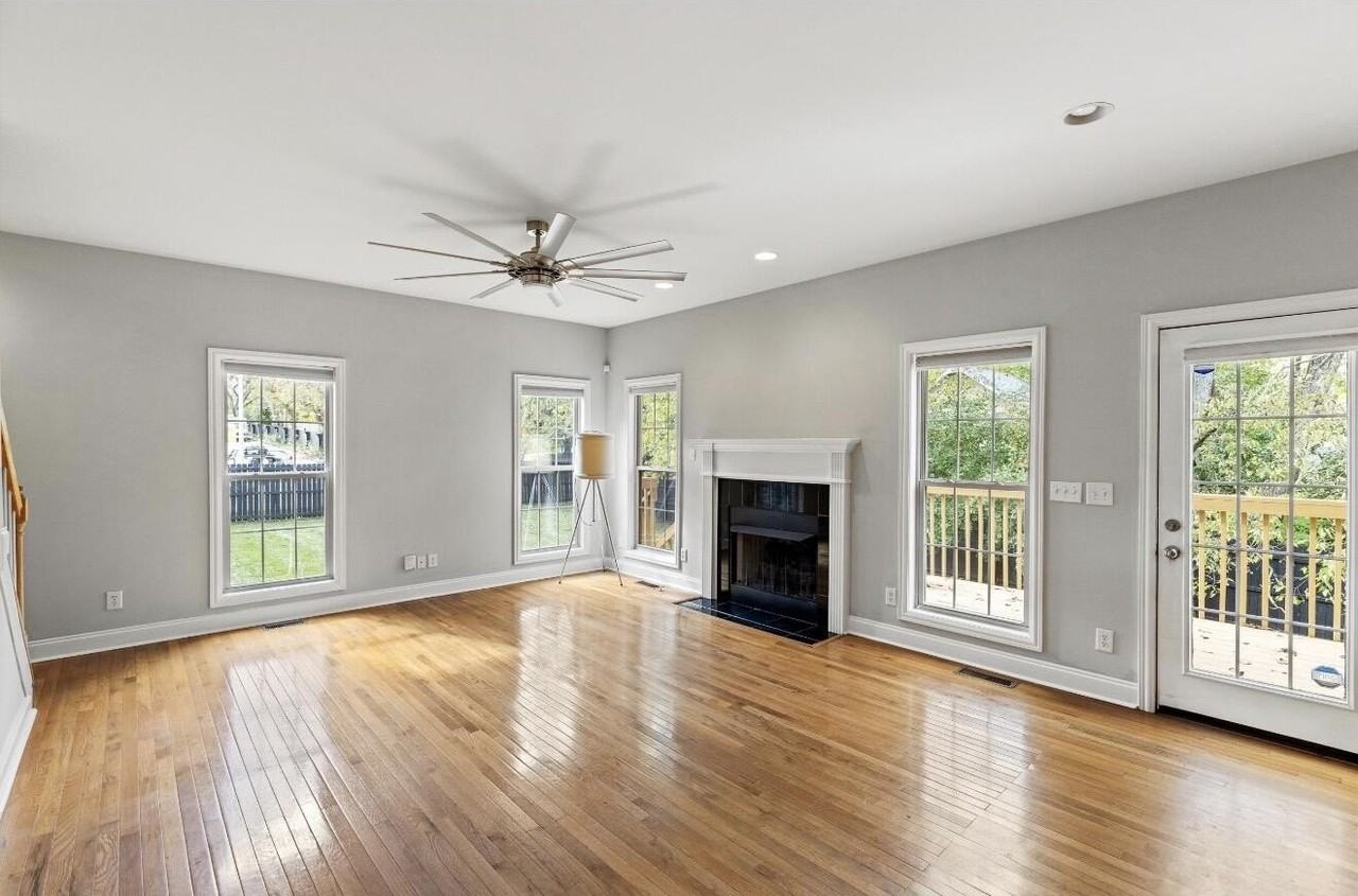 2505 Eastway Dr - Photo 7 of 26