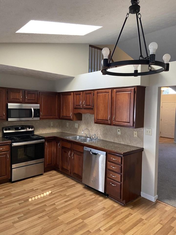 3676 Cottage Cir - Photo 5 of 17