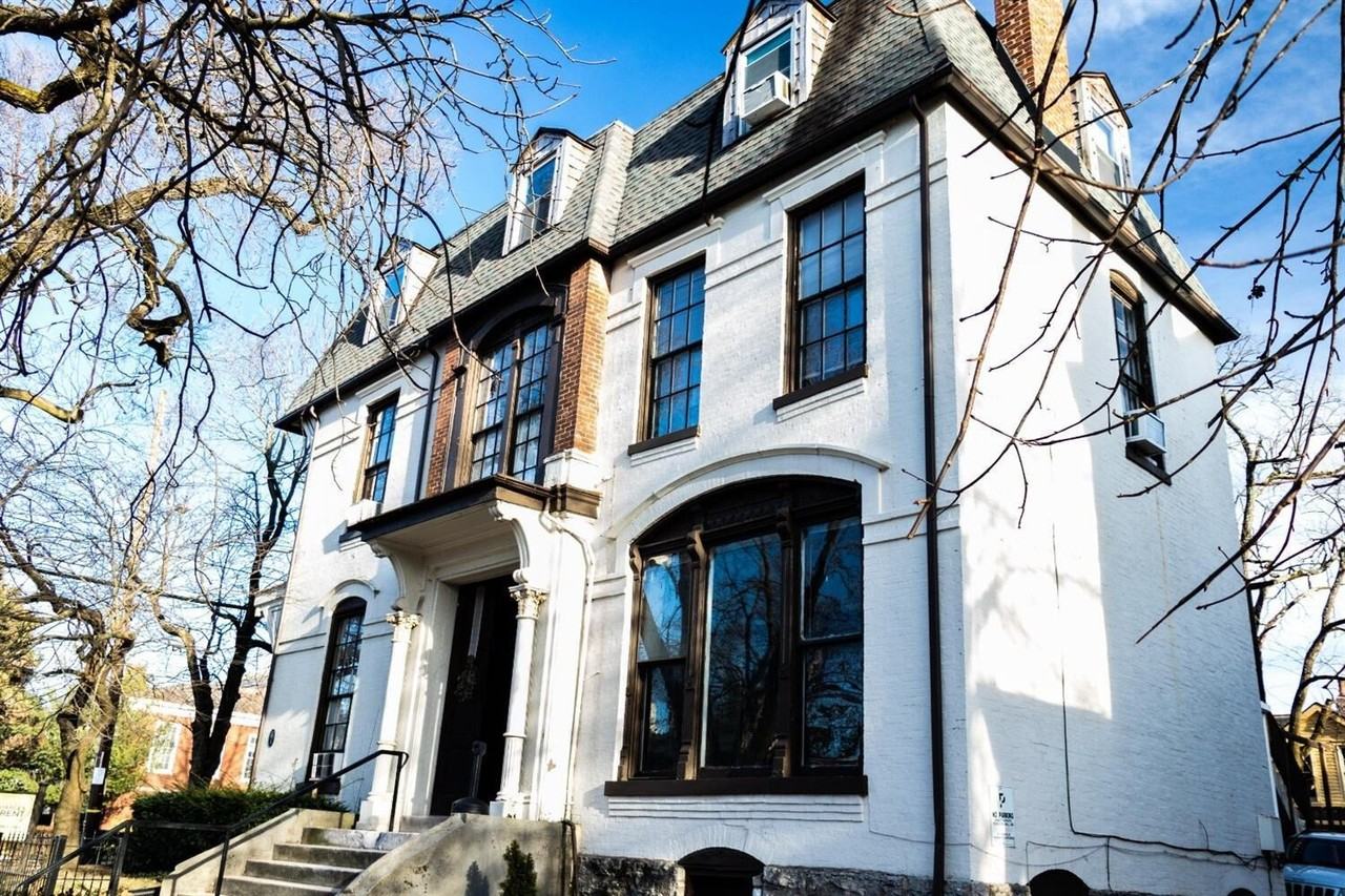 262 N Broadway Apt 7 - Photo 2 of 17