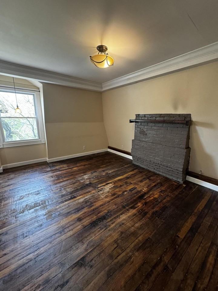 262 N Broadway Apt 7 - Photo 4 of 17