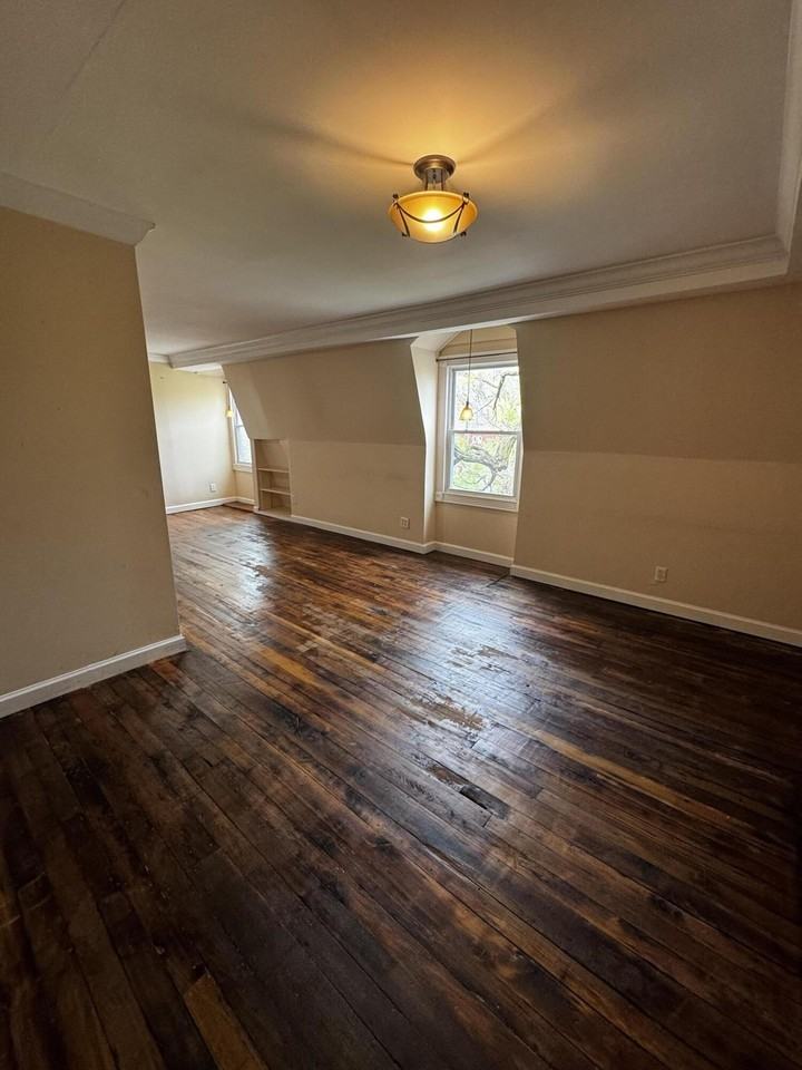 262 N Broadway Apt 7 - Photo 5 of 17