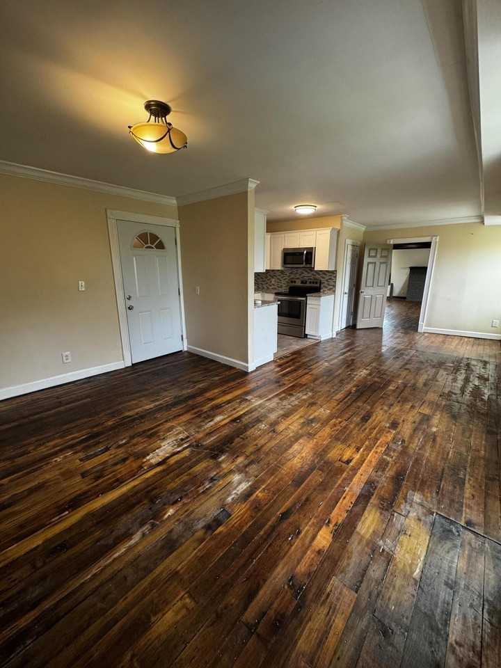 262 N Broadway Apt 7 - Photo 6 of 17