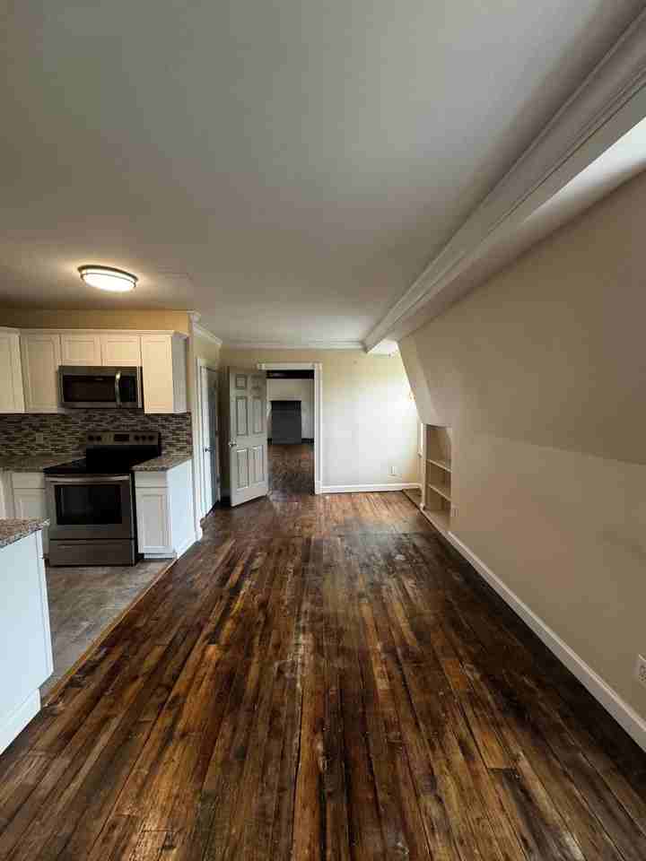 262 N Broadway Apt 7 - Photo 7 of 17