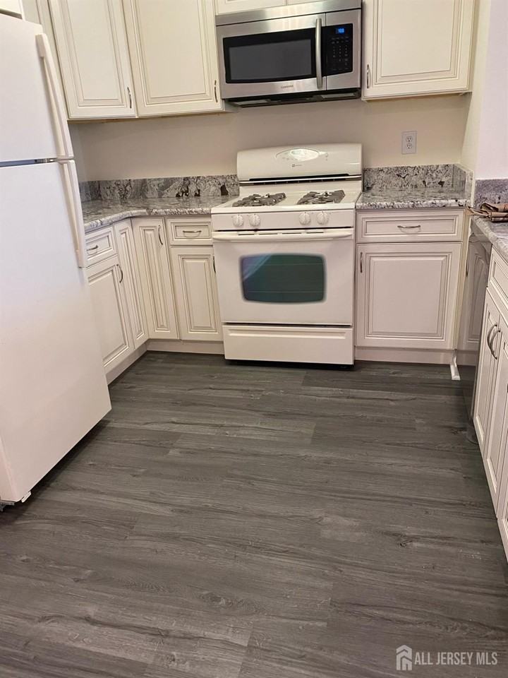 216 Blew Ct - Photo 2 of 9