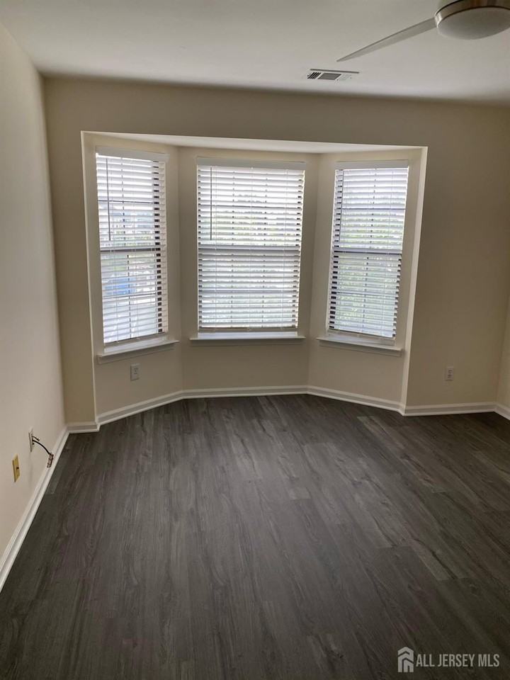 216 Blew Ct - Photo 4 of 9