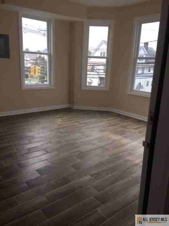 250 Somerset St - Photo 2 of 7