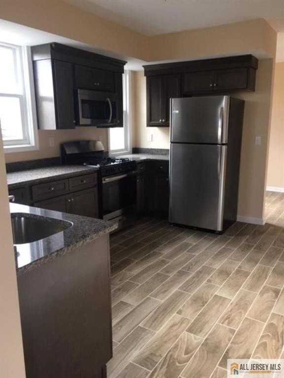 250 Somerset St - Photo 6 of 7