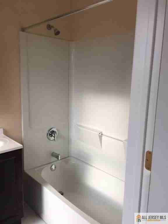 250 Somerset St - Photo 7 of 7