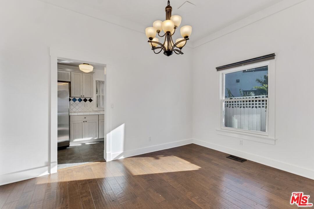 6117 Glen Holly St - Photo 5 of 8