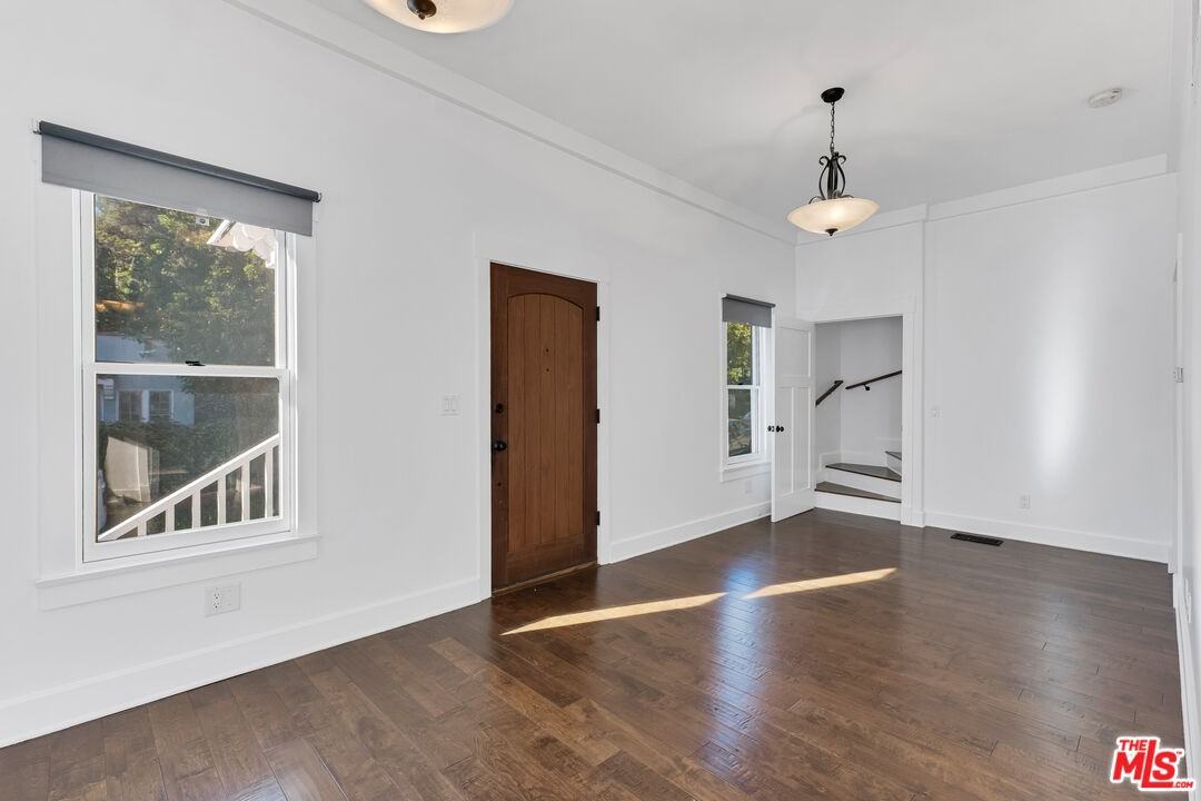 6117 Glen Holly St - Photo 7 of 8