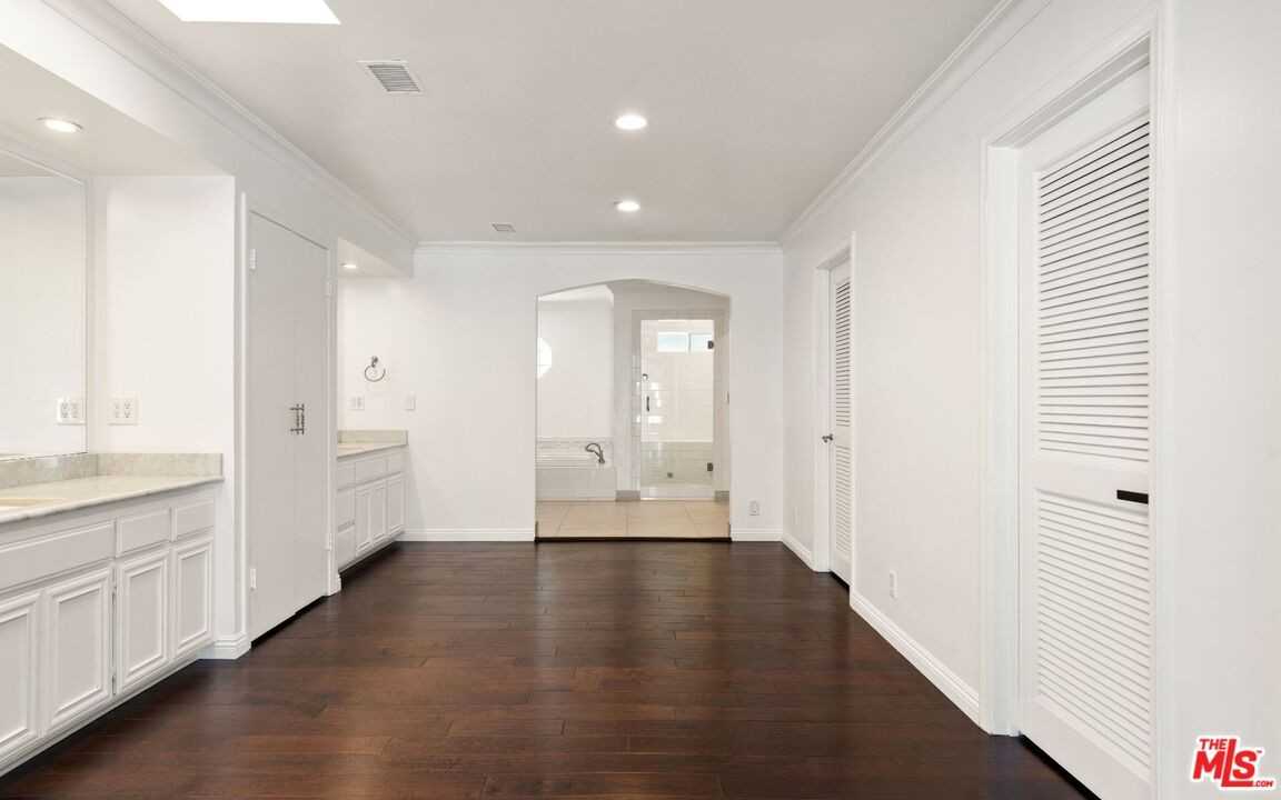 1605 Loma Vista Dr - Photo 2 of 8