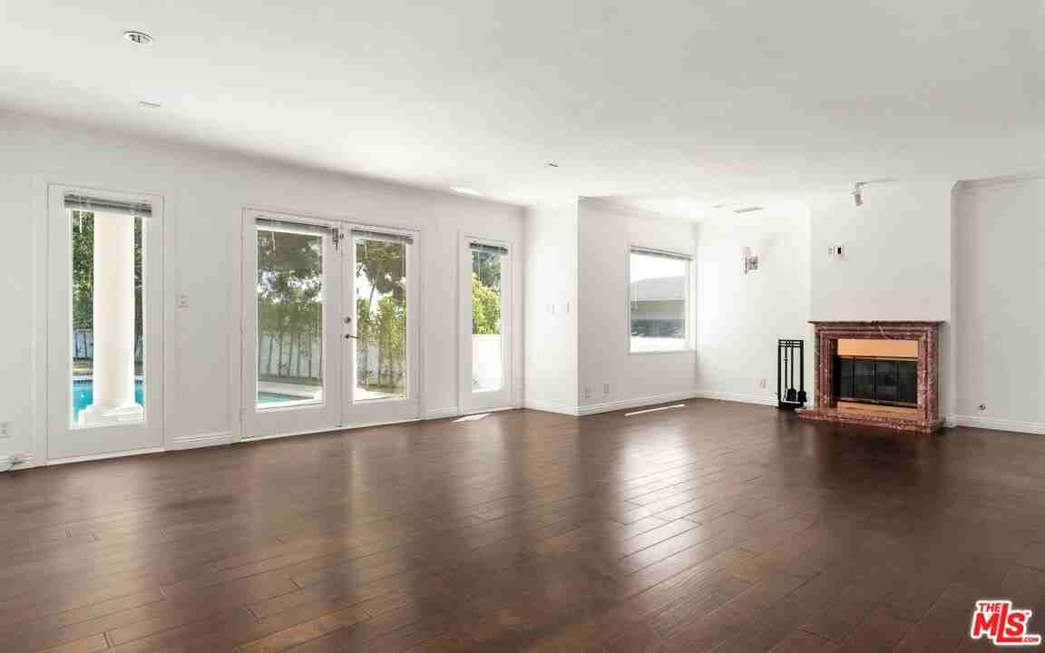 1605 Loma Vista Dr - Photo 3 of 8