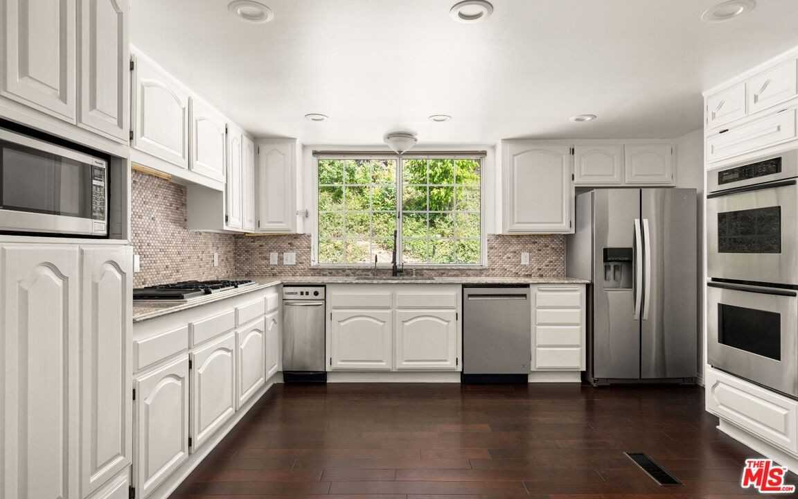 1605 Loma Vista Dr - Photo 5 of 8