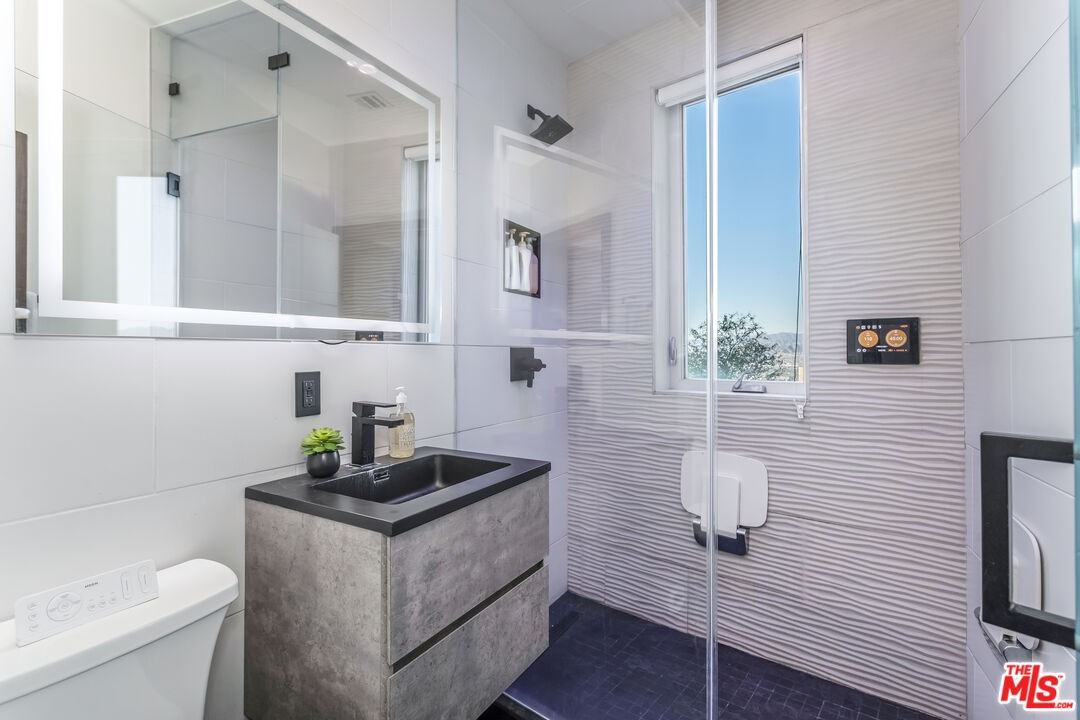 7177 Pacific View Dr - Photo 2 of 8