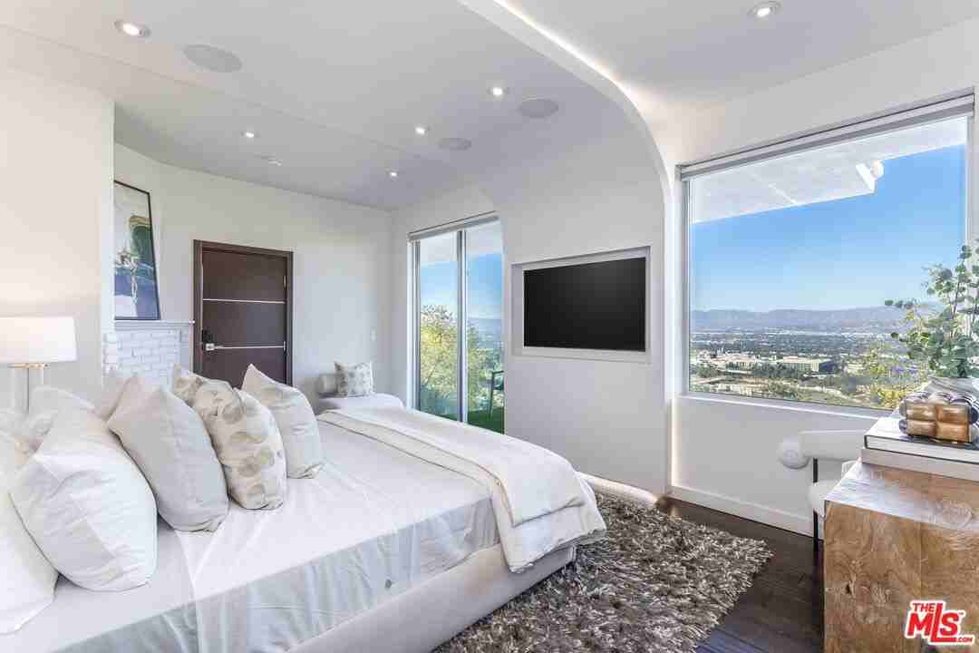 7177 Pacific View Dr - Photo 3 of 8