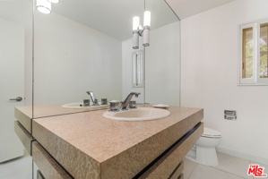 featured image of 811 N Hillcrest Rd