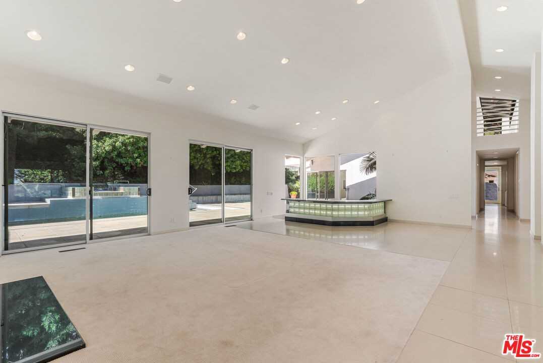 811 N Hillcrest Rd - Photo 5 of 8