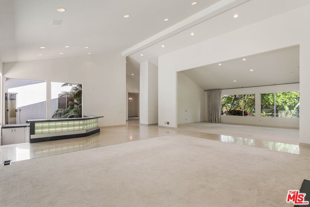 811 N Hillcrest Rd - Photo 6 of 8