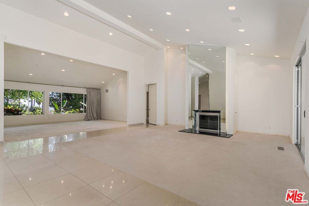 811 N Hillcrest Rd - Photo 7 of 8