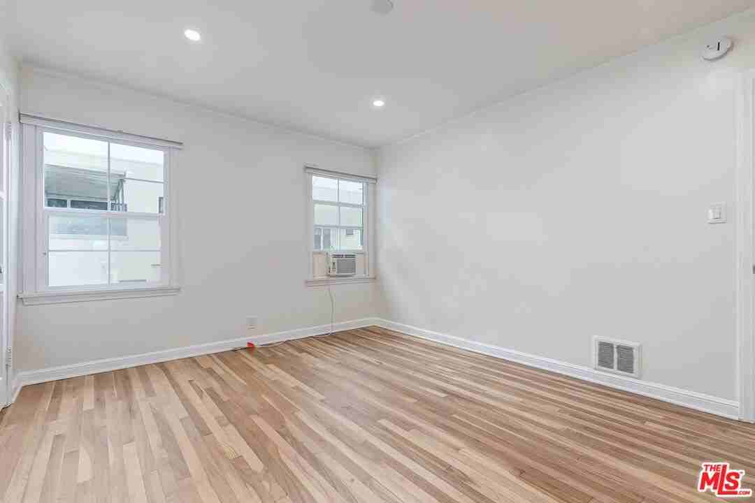 405 Shirley Pl #3-4 - Photo 2 of 8