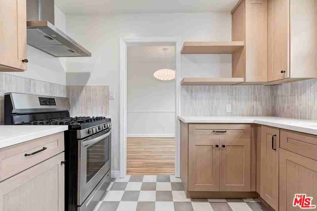 405 Shirley Pl #3-4 - Photo 5 of 8