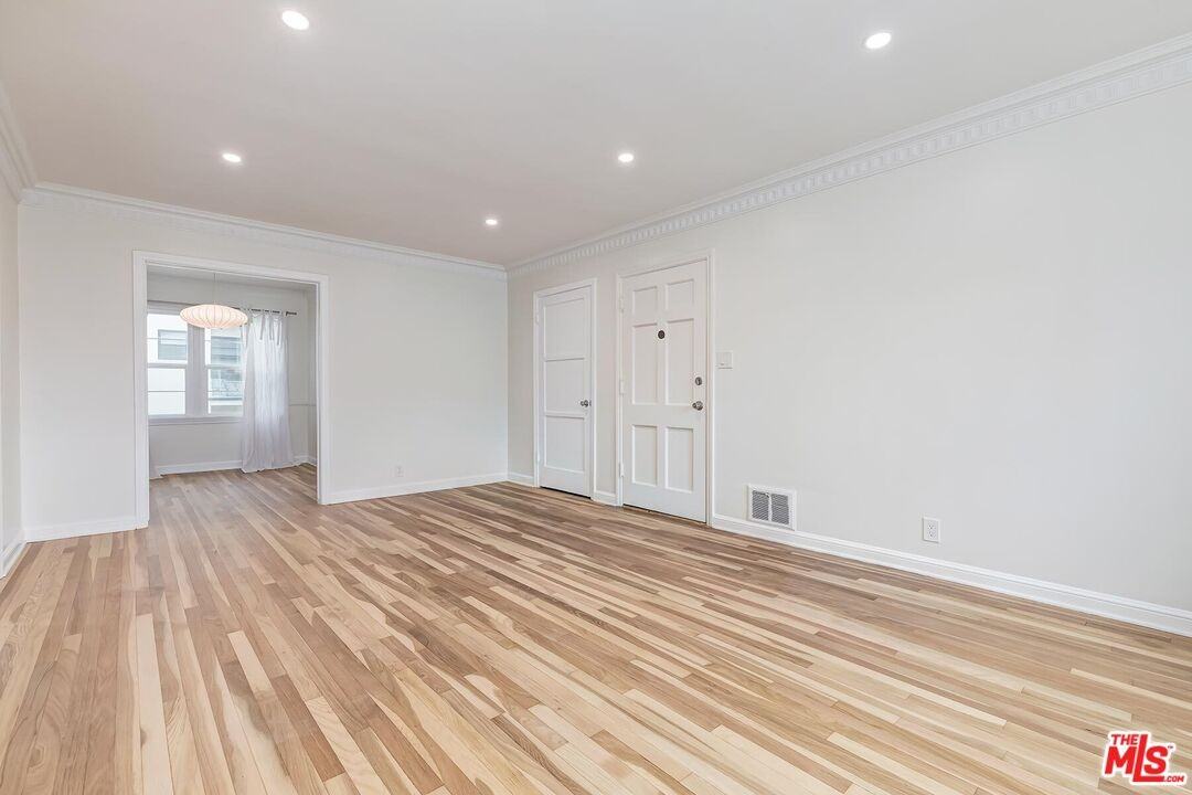 405 Shirley Pl #3-4 - Photo 7 of 8