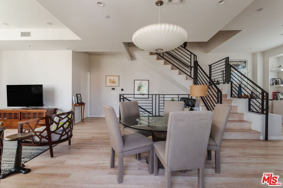 6072 Pickford St - Photo 3 of 8