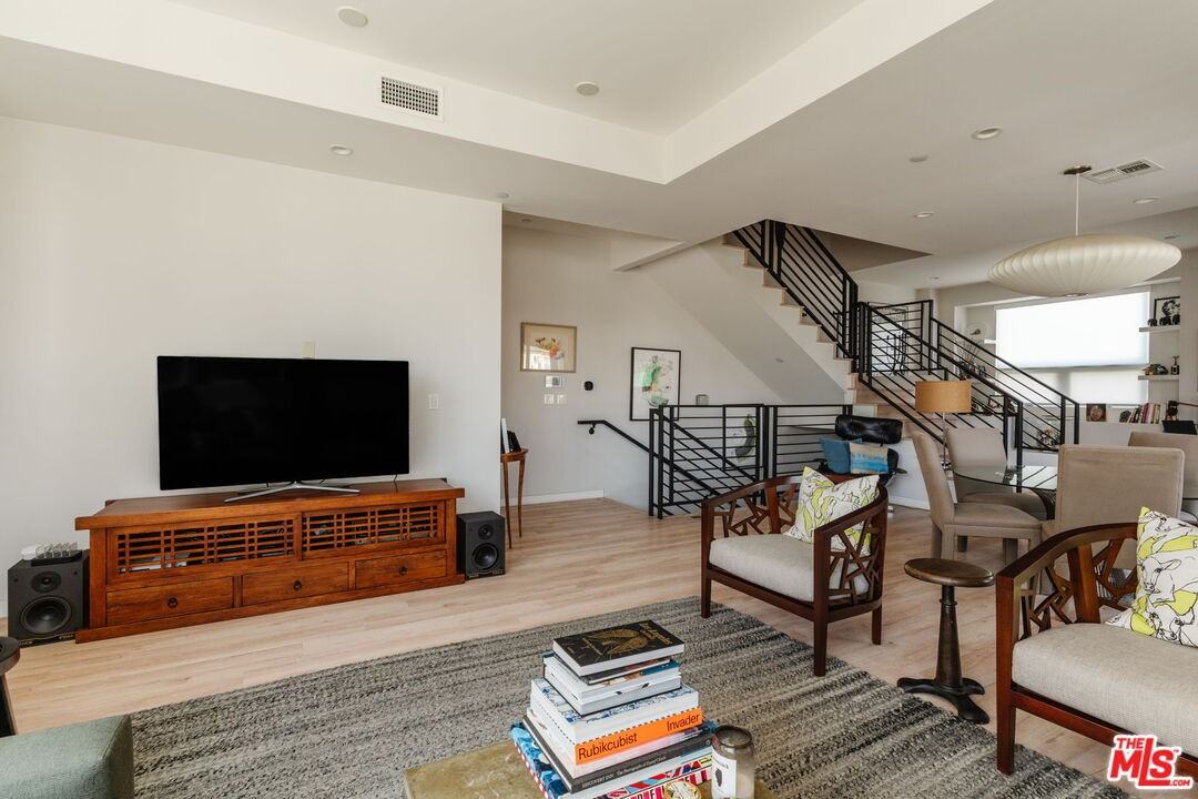 6072 Pickford St - Photo 4 of 8