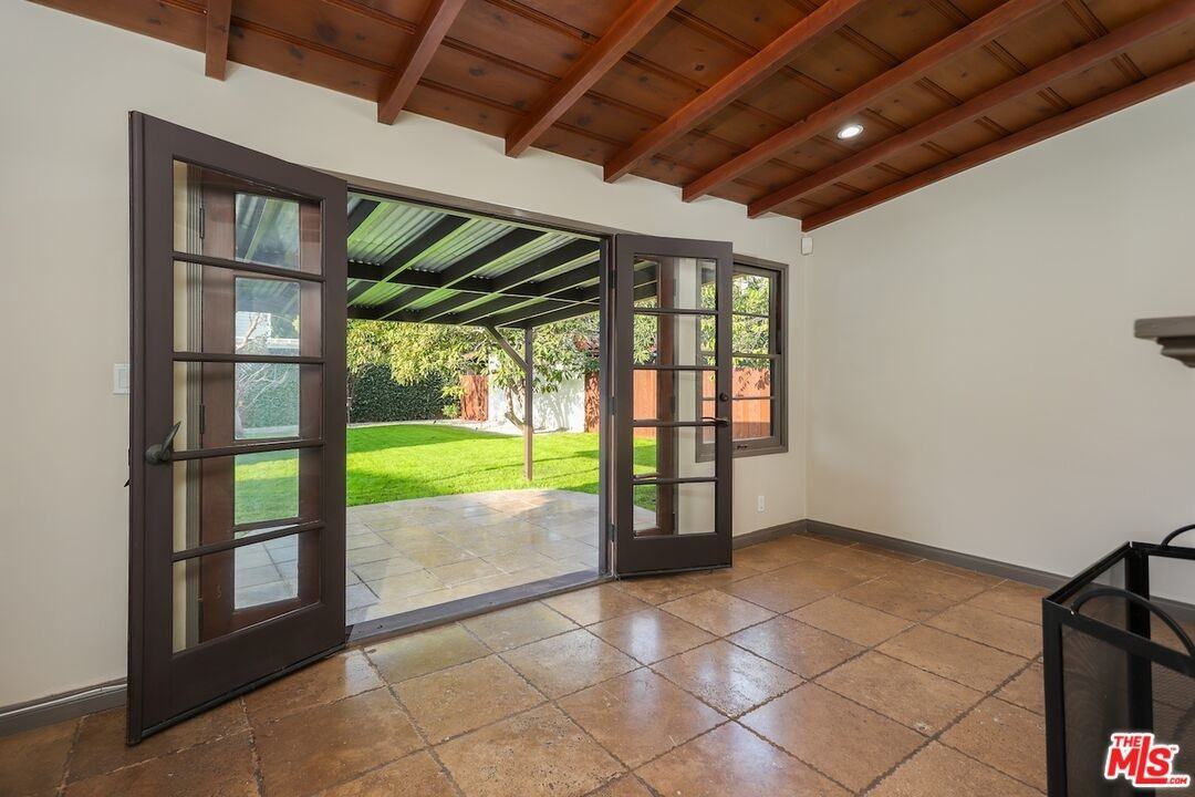 2587 S Westgate Ave - Photo 2 of 8