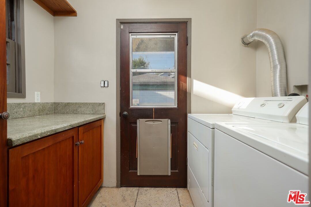 2587 S Westgate Ave - Photo 3 of 8