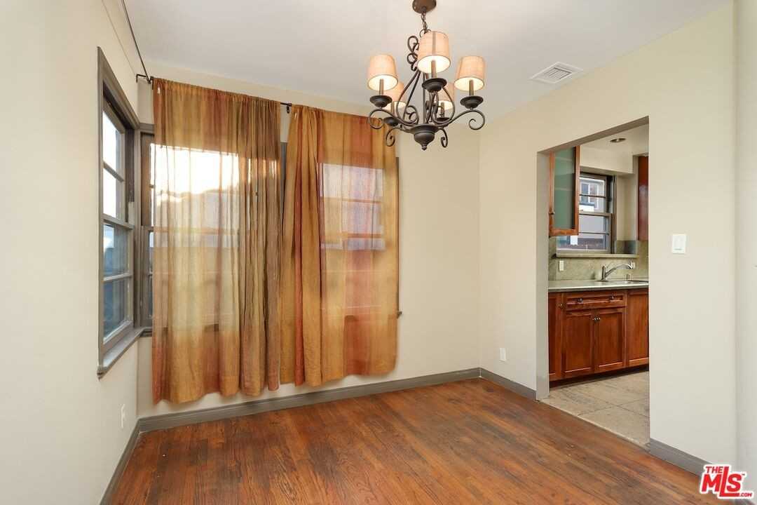 2587 S Westgate Ave - Photo 4 of 8