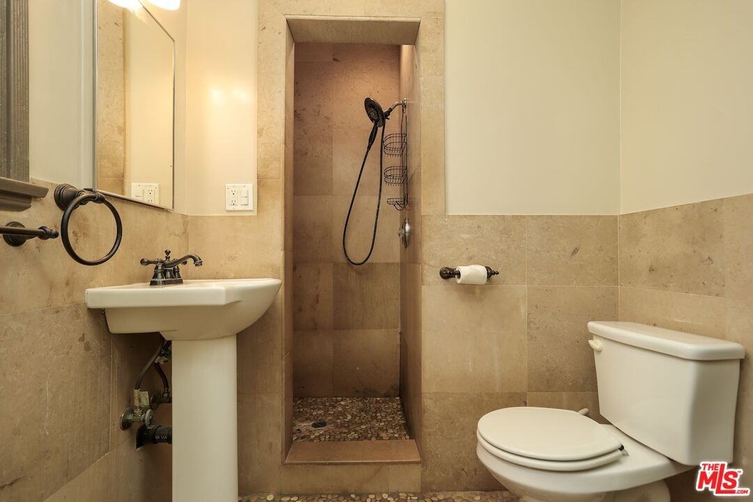 2587 S Westgate Ave - Photo 6 of 8