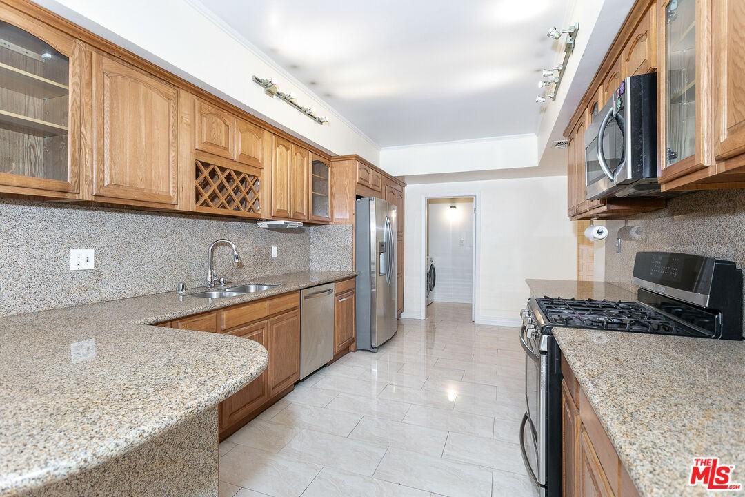 1950 S Beverly Glen Blvd #102 - Photo 5 of 8