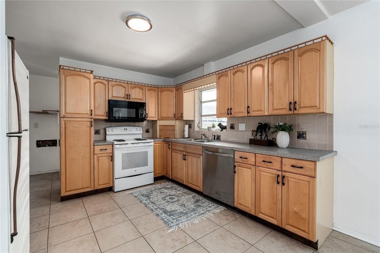 5617 1st Ave W - Photo 3 of 28