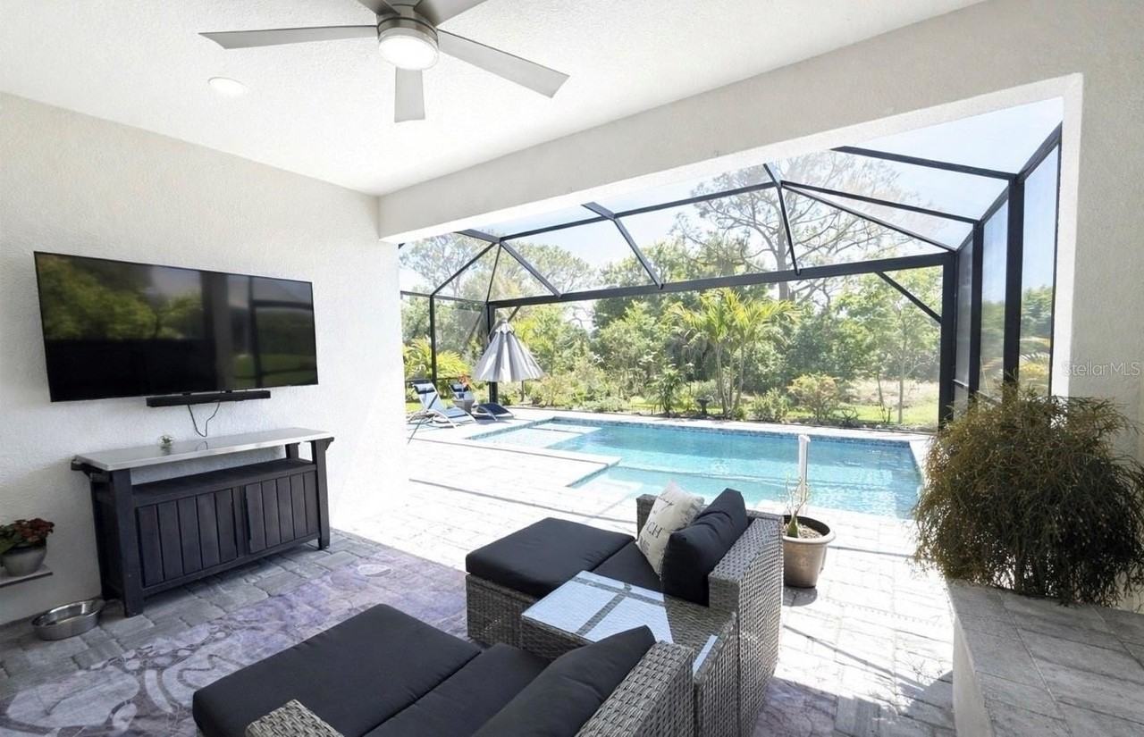 1055 Waterline Ct - Photo 6 of 47