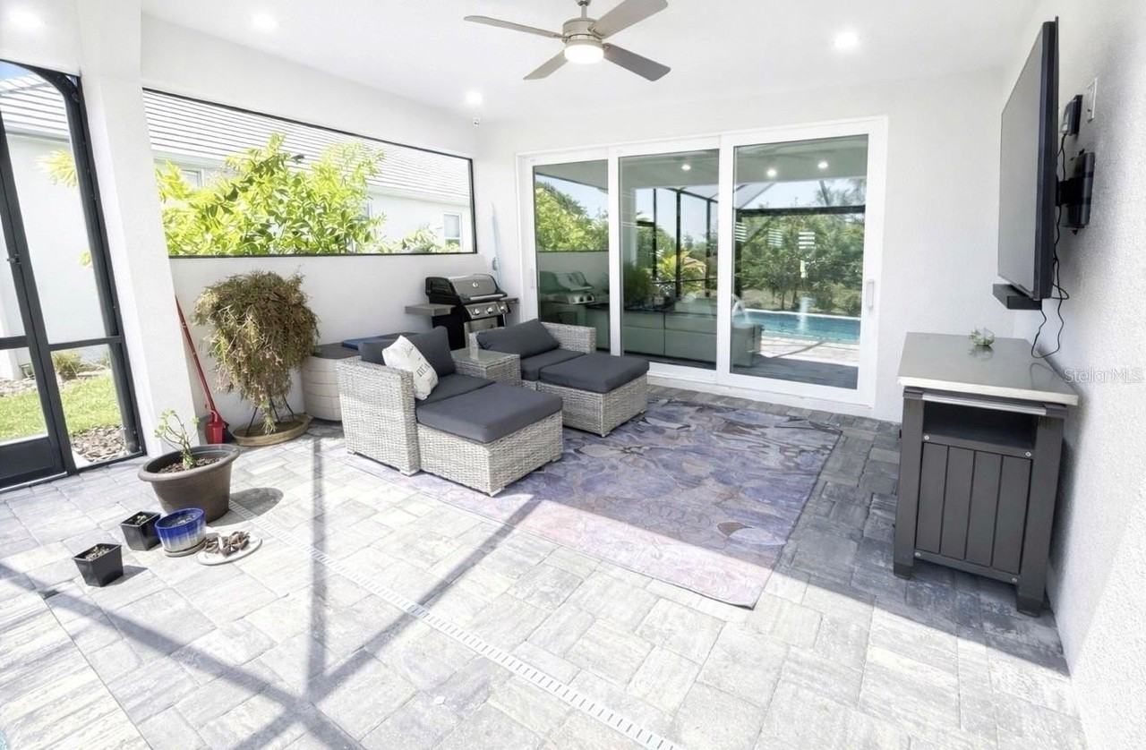 1055 Waterline Ct - Photo 7 of 47