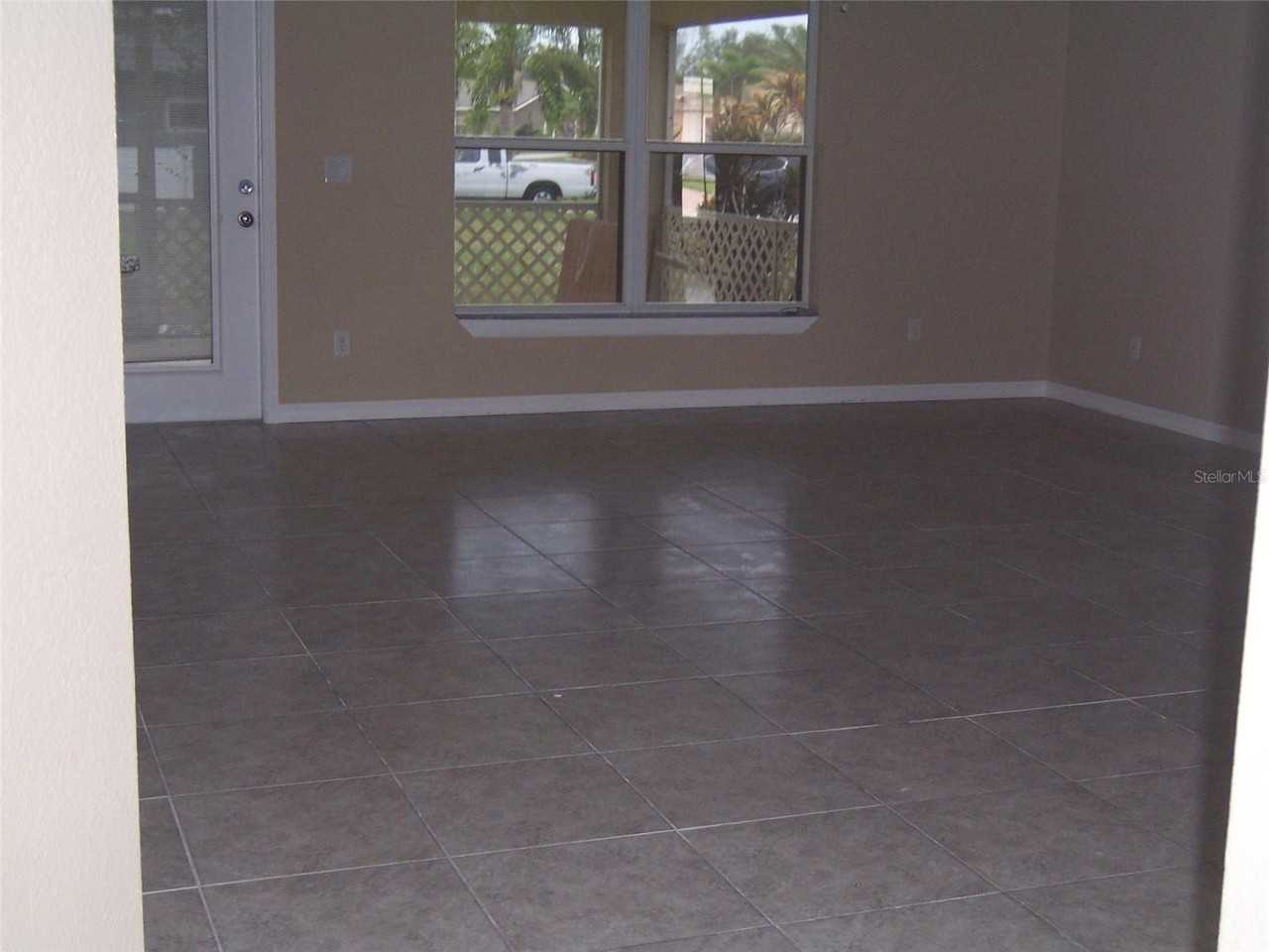 2317 Nuremberg Blvd - Photo 3 of 23