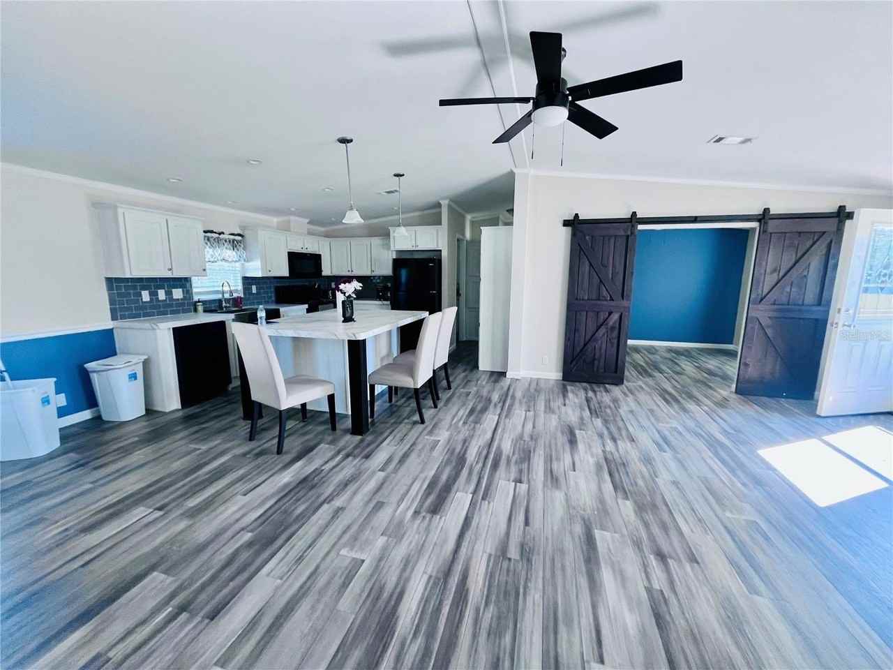 27020 Bloomfield Ave - Photo 5 of 19