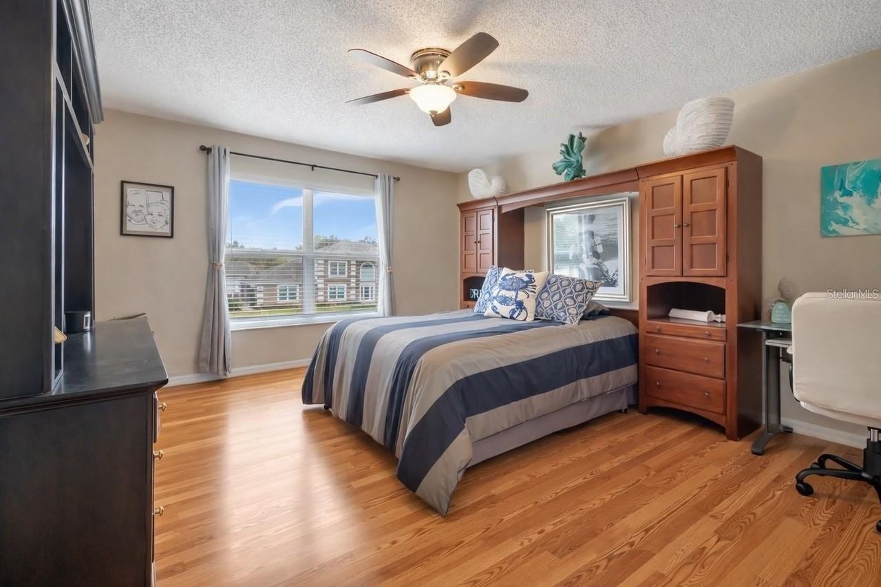 16012 Lanesboro Ct - Photo 4 of 44